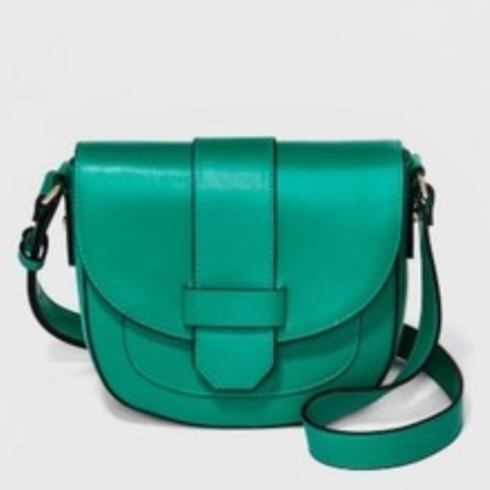 Rounded saddle crossbody